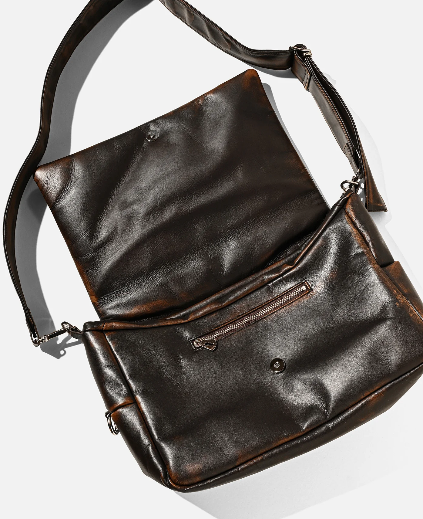 Vintage Leather Padded Flap Holiday Bag (Brown) - Image 4