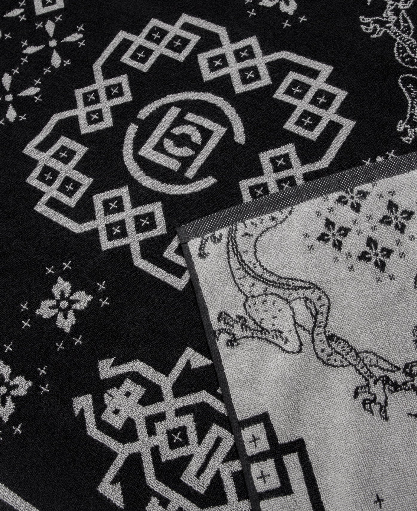 Silk Patterned Bath Towel (Black) - Image 3